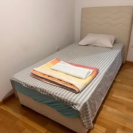 Near The Airport Apartament *